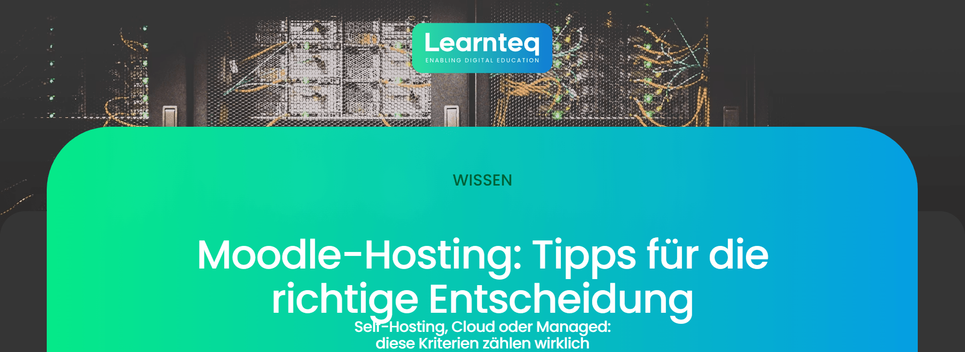 Moodle Hosting Tipps: Serverschränke in einem Rechenzentrum